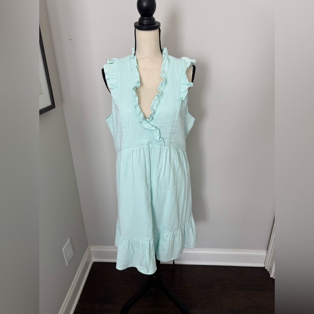 Light Green VV Ruffle Sleeveless Dress. LINED!